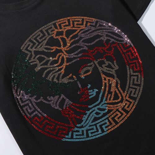 スタイリッシュな印象 2色可選 活用できるアイテム 2022新作 半袖Tシャツ ヴェルサーチスーパーコピー 激安