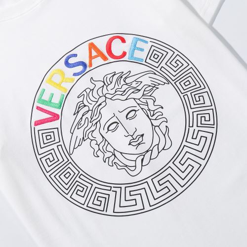 カッコいい印象を付ける 半袖Tシャツ 落ち着いた質感 オリジナル 2色可選 ヴェルサーチブランドスーパーコピー 2022新作