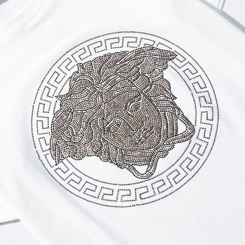 レジャー 細身のシルエット 超目玉 ヴェルサーチスーパーコピー 2色可選 Tシャツ 2022新作 風合いが出る