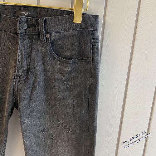 ヒゲと掴み加工 ジーンズ 2022新作 ジバンシー GIVENCHY 履き心地よい 程よい丈感 ジバンシィブランドスーパーコピー 高級感ある