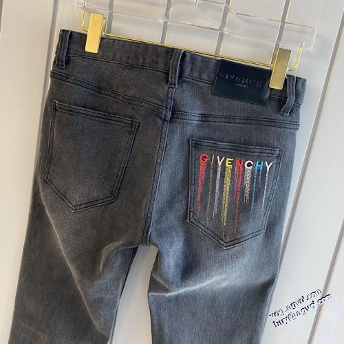 ヒゲと掴み加工 ジーンズ 2022新作 ジバンシー GIVENCHY 履き心地よい 程よい丈感 ジバンシィブランドスーパーコピー 高級感ある