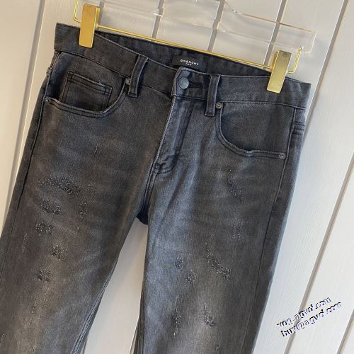 ヒゲと掴み加工 ジーンズ 2022新作 ジバンシー GIVENCHY 履き心地よい 程よい丈感 ジバンシィブランドスーパーコピー 高級感ある
