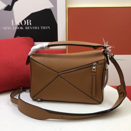 手持ち&ショルダー掛け 3色可選 ロエベスーパーコピー 2022新作 なめらかな手触りのバッグ 絶大な人気を誇る 小物ポケットがたくさん