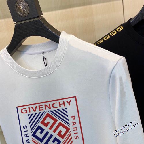 2022新作 ジバンシー GIVENCHY 存在感のある プリント柄 プルオーバーパーカー 2色可選 ジバンシィブランド コピー 完成度の高い逸品