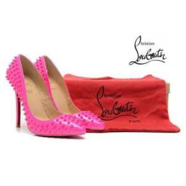 入手困難 Christian Louboutin クリスチャンルブタン　季節感を着こなしにプラスするパンプス