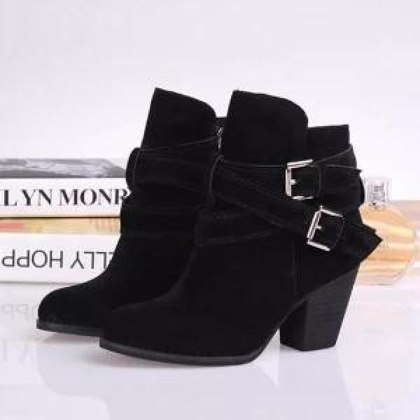 個性派アイテムで JIMMY CHOO ジミーチュウコピーショートブーツ