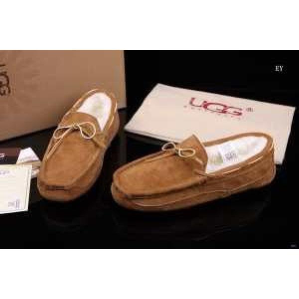 軽い履き心地 2026秋冬 UGG インナーボアモカシンシューズ