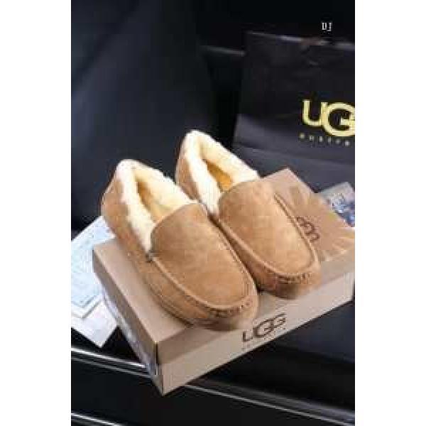 防寒具としての機能もバッチリ 2026秋冬 UGG インナーボアモカシンシューズ 3色可選