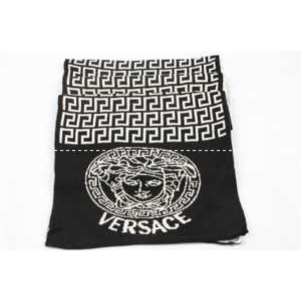 値下げ！2026-14秋冬 新作登場 VERSACE ヴェルサーチ マフラー Black