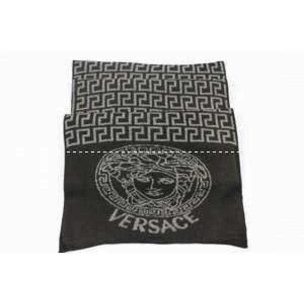 ◆モデル愛用◆  2026-14秋冬 新作登場 VERSACE ヴェルサーチ マフラー