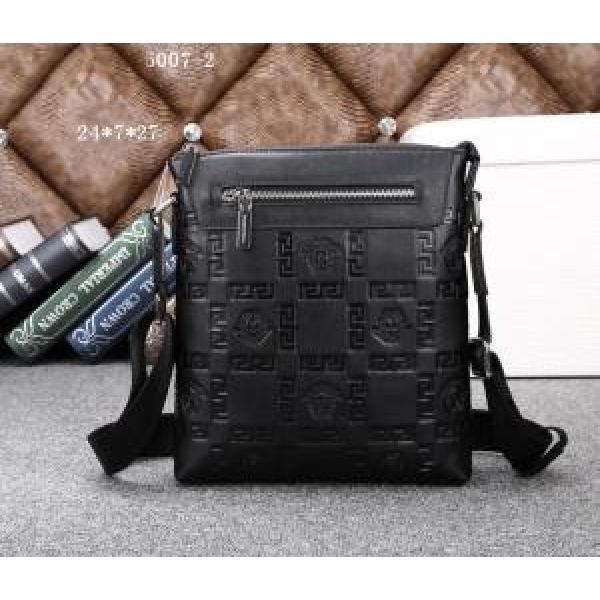 VERSACE ヴェルサーチ 2026 大人気☆NEW!! メンズ用 斜め掛け/肩掛けバッグ 6007-2.82.