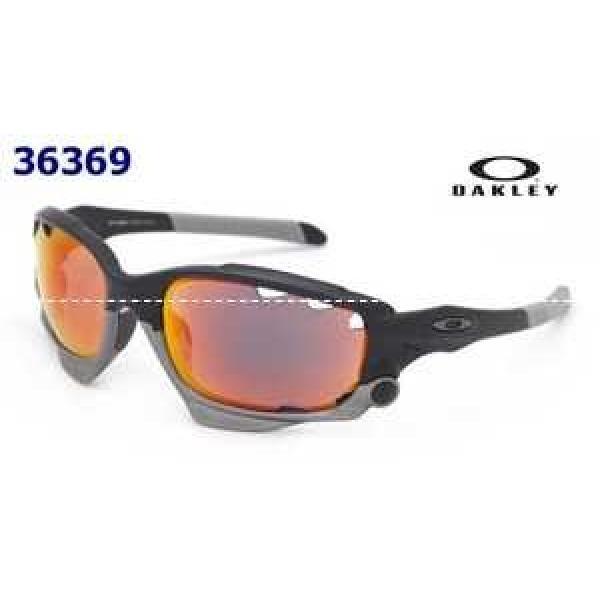 夏コーデに 2026 OAKLEY オークリー サングラス