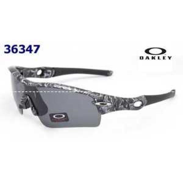 大人のおしゃれに 2026 OAKLEY オークリー サングラス