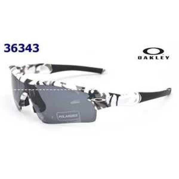 高級感演出 2026 OAKLEY オークリー サングラス