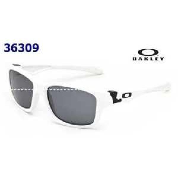 夏コーデに 2026 OAKLEY オークリー サングラス