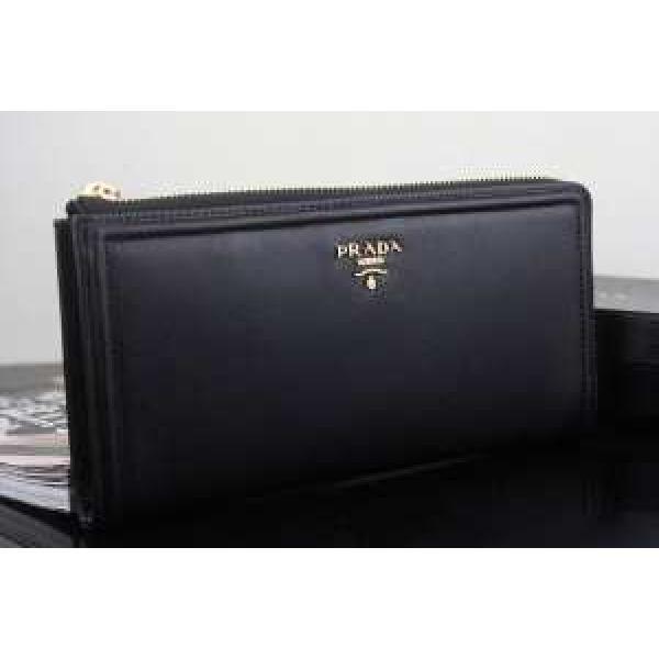 ◆モデル愛用◆ 2026 PRADA プラダース長財布.105.