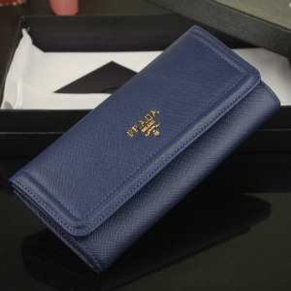 2026 夏コーデ PRADA プラダース長財布.105.