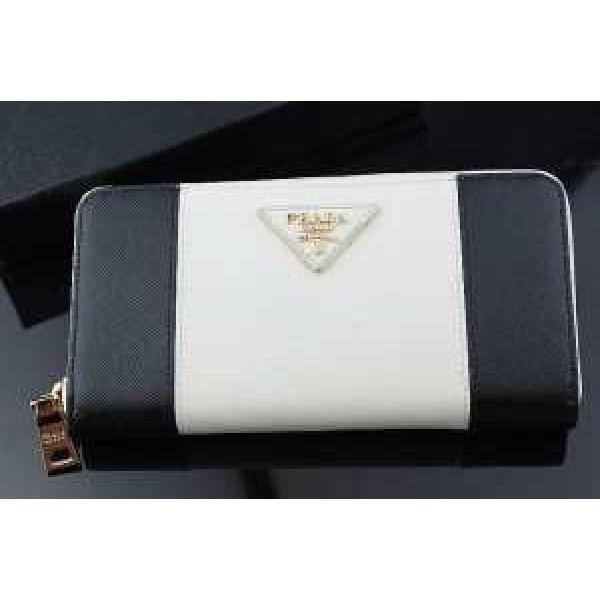 入手困難 2026 PRADA プラダース長財布.105.