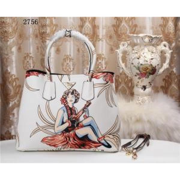 2026 ◆モデル愛用◆ PRADA プラダ 収納力最高 手持ち&amp;ショルダー掛け 2756.68.