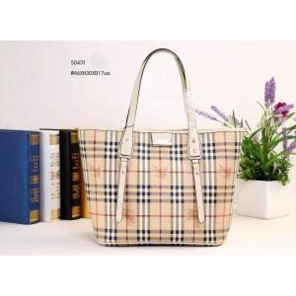 BURBERRY バーバリー 2026 新品 ムダな装飾を排したデザイン レディースショルダーバッグ50431.48..48.