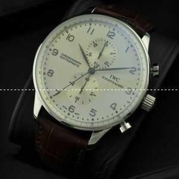 IWC クオーツ メンズ腕時計　日本製クオーツ 6針クロノグラフ ホワイト文字盤　日付表示 レザーベルト 47mm.209.