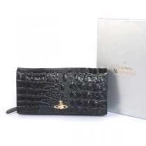 成熟された大人のVIVIENNE WESTWOOD 二つ折り小銭入れ　重厚感を醸し出す長財布.112.