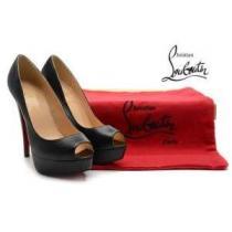 高級感演出 2026 Christian Louboutin クリスチャンルブタンパンプス
