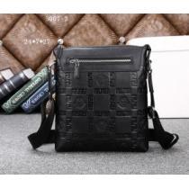 VERSACE ヴェルサーチ 2026 大人気☆NEW!! メンズ用 斜め掛け/肩掛けバッグ 6007-2.82.