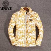 値下げ 2026秋冬 VERSACE ヴェルサーチ 綿入れ 3色可選 防寒具としての機能もバッチリ