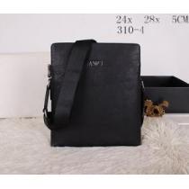 ARMANI アルマーニ 2026 大人気☆NEW!! シンプルな外観 メンズ用 ショルダーバッグ 310-4.65.
