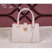 FERRAGAMO サルヴァトーレフェラガモ 2026 人気商品 インナーバッグ付収納 ハンドバッグ 0658.44..44.