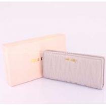 2026新作 MIU MIU ミュウミュウ 超人気美品◆レディース長財布8012.111.