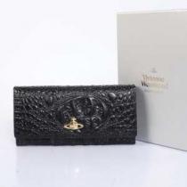 綺麗なデザイン　VIVIENNE WESTWOOD 二つ折り小銭入れ 収納性ある長財布.112.