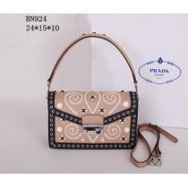 大人のおしゃれに 2026 PRADA プラダ  手持ち&ショルダー掛け BN924.68.