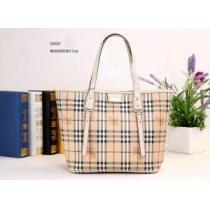 BURBERRY バーバリー 2026 新品 ムダな装飾を排したデザイン レディースショルダーバッグ50431.48..48.