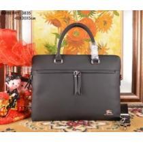 BURBERRY バーバリー 2026 ◆モデル愛用◆ メンズ用ハンドバッグ ショルダーベルト付3835.47.