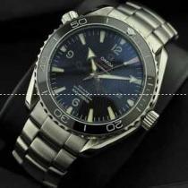 OMEGA オメガ メンズ腕時計 日本製クオーツ 3針クロノグラフ 日付表示 夜光効果 43.45mm.194.