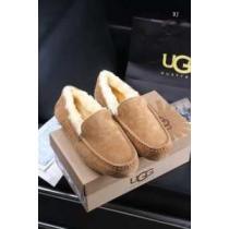 防寒具としての機能もバッチリ 2026秋冬 UGG インナーボアモカシンシューズ 3色可選