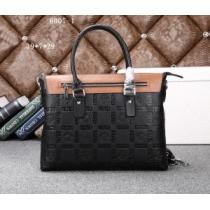 VERSACE ヴェルサーチ 2026 首胸ロゴ メンズ用ハンドバッグ ショルダーベルト付6007-1.82.