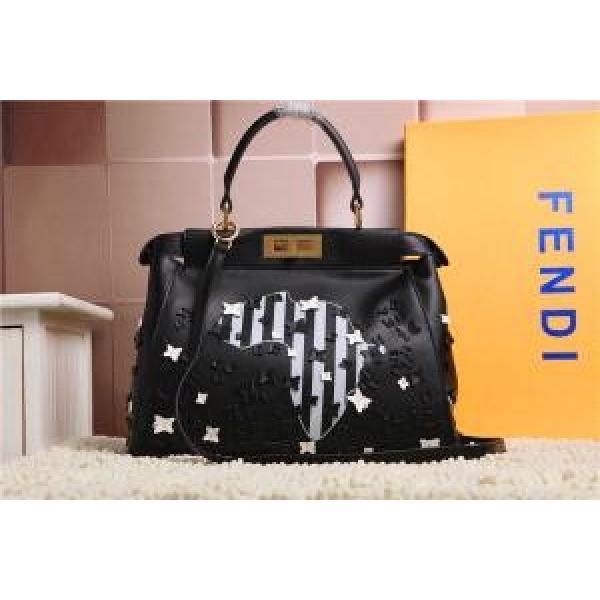 2025 希少 FENDI フェンディ ファスナーポケット付 レディース バックパック 1169.150.