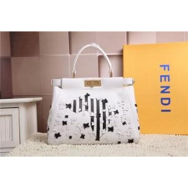 2026【激安】FENDI フェンディ ファスナーポケット付 レディース ハンドバッグ 1169.150.
