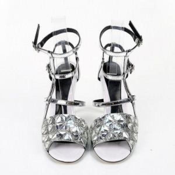 2025春夏 高級感演出 FENDI フェンディ サンダル