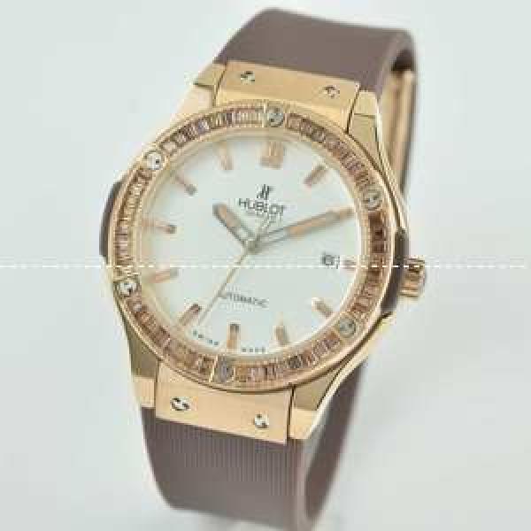 自動巻き 3針クロノグラフ Hublotウブロ 女性用腕時計 日付表示 38MM ダイヤベゼル ゴールド ラバー.178.