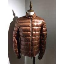 ファション性の高い 2026 MONCLER モンクレール ダウンジャケット 優しくボーディを包んでくれる