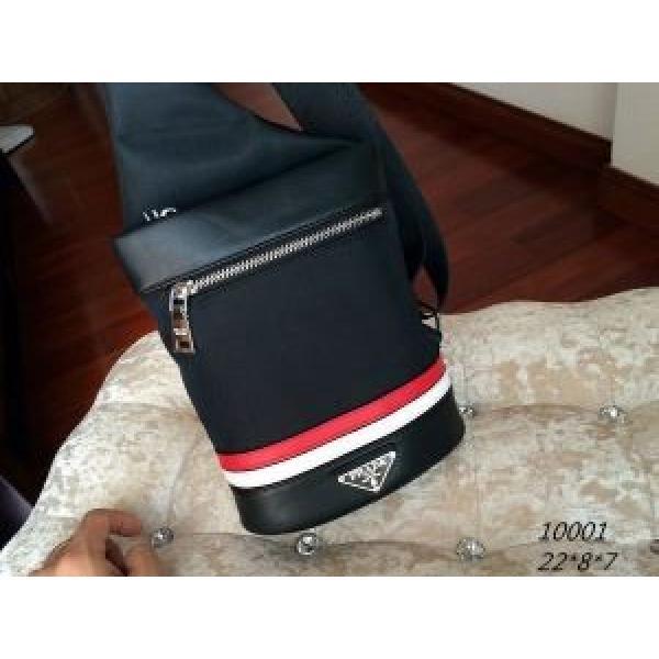 PRADA プラダ ～希少 2026 メンズ用 ショルダーバッグ 10001.57.