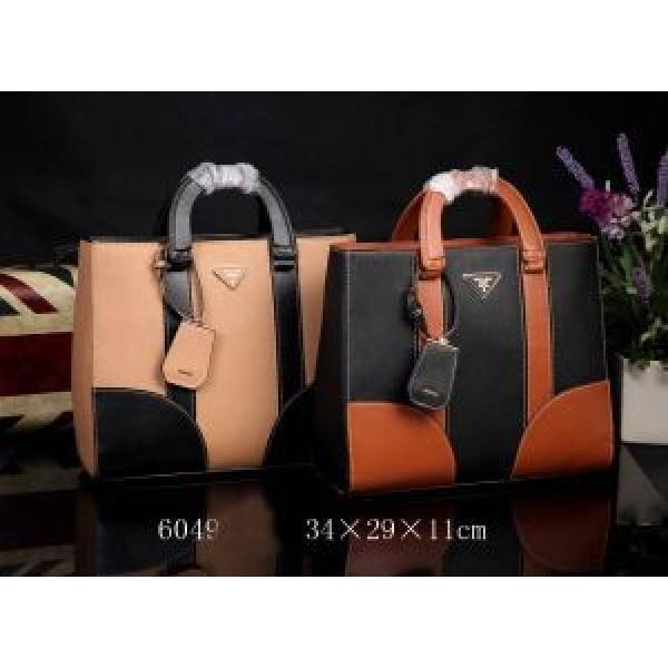 PRADA プラダ 2026 秋冬 首胸ロゴ レディースハンドバッグ 2色可選 6049.68.