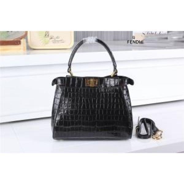 2026 FENDI フェンディ 贈り物にも◎ レディースバッグ 8839.150.