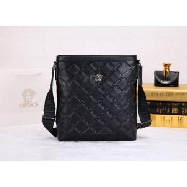 VERSACE ヴェルサーチ 2026 存在感◎ メンズ用 ショルダーバッグ V1449-4.82.