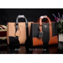 PRADA プラダ 2026 秋冬 首胸ロゴ レディースハンドバッグ 2色可選 6049.68.