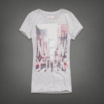 高い通気性を誇るアバクロンビー&フィッチ 大人も可愛くきれいめ半袖Tシャツ